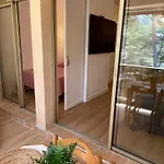 Joli De Climatise Avec Piscine Et A 6 Mn A Pied Daire *