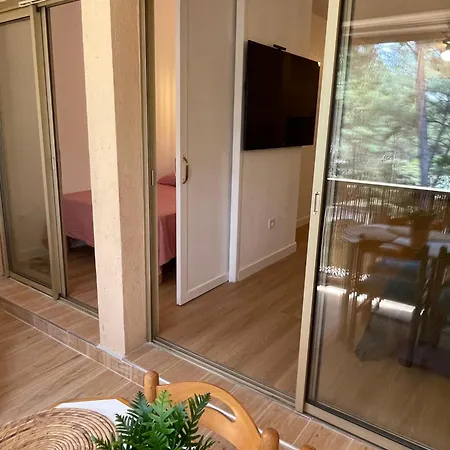 Joli De Climatise Avec Piscine Et A 6 Mn A Pied Appartement *