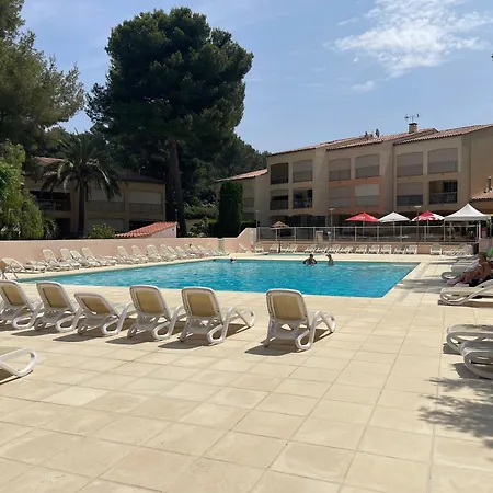 Joli De Climatise Avec Piscine Et A 6 Mn A Pied